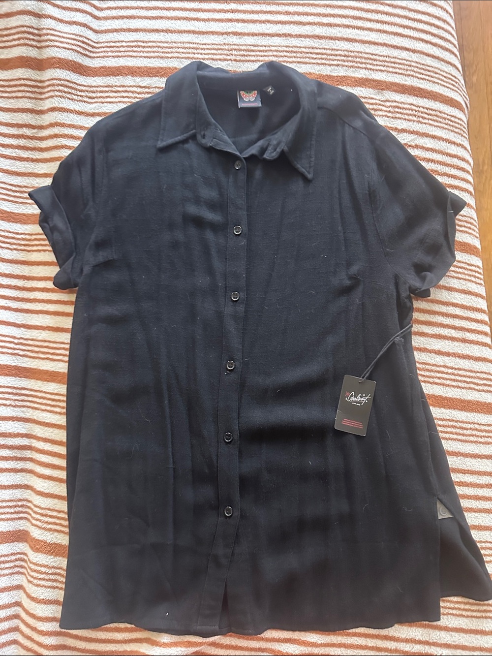 Black Short-Sleeve Button-Down Shirt